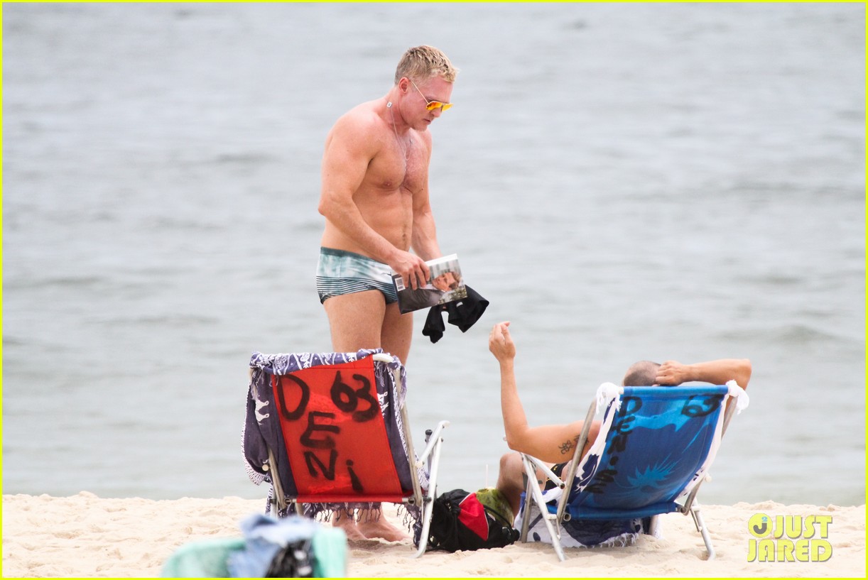 GMA's Sam Champion Shows Off Ripped Shirtless Torso!