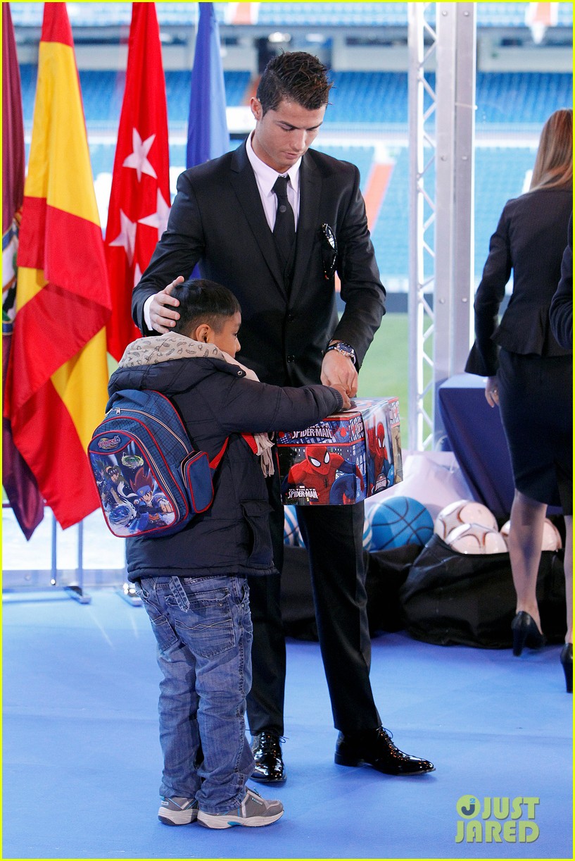 Cristiano Ronaldo: 'One Toy, One Hope' Charity Event!