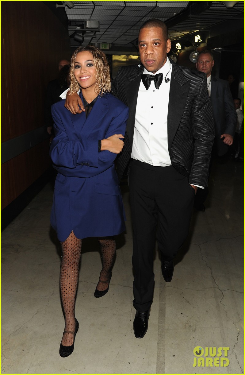 Beyonce Covers Up Backstage at Grammys 2014 with Jay Z! - Just