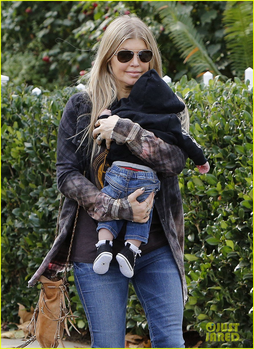 Fergie & Josh Duhamel Step Out with Axl After Fifth Wedding Anniverary!