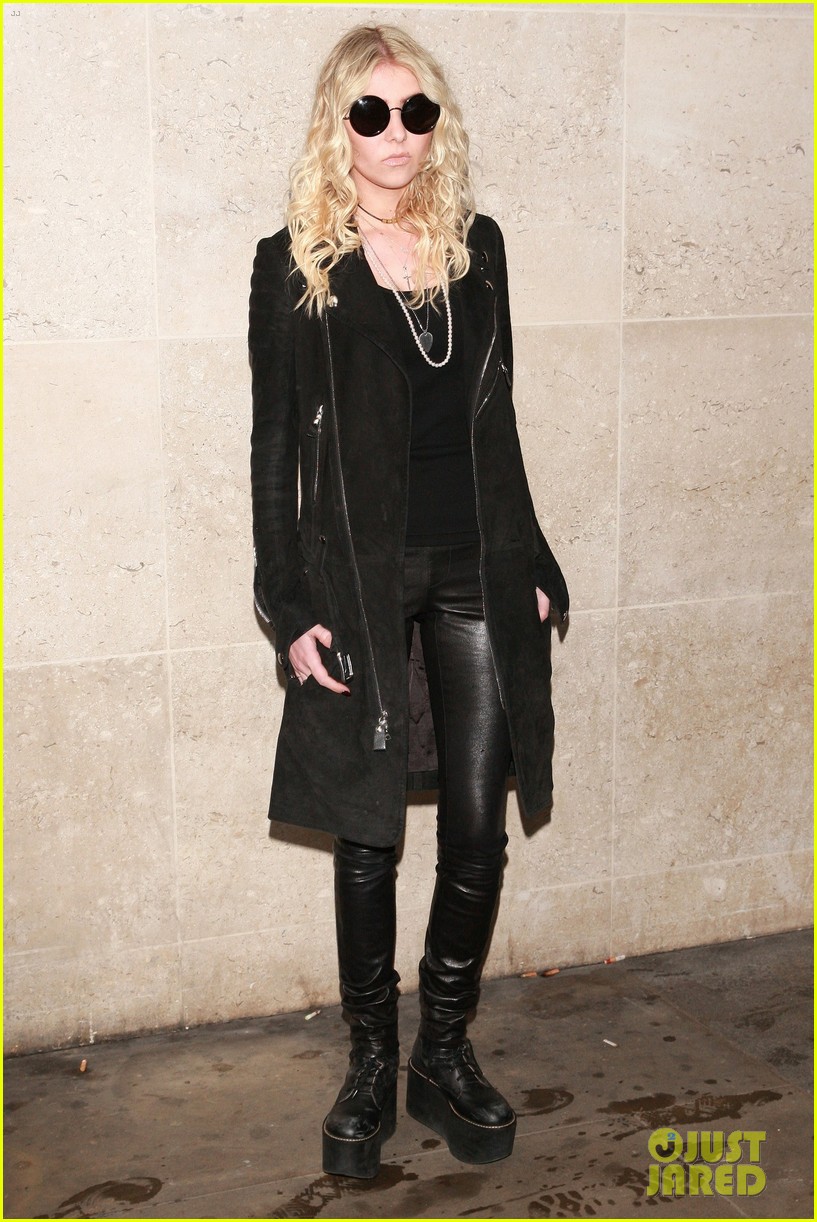 Taylor Momsen Goes Nude for 'Going to Hell' Album Artwork