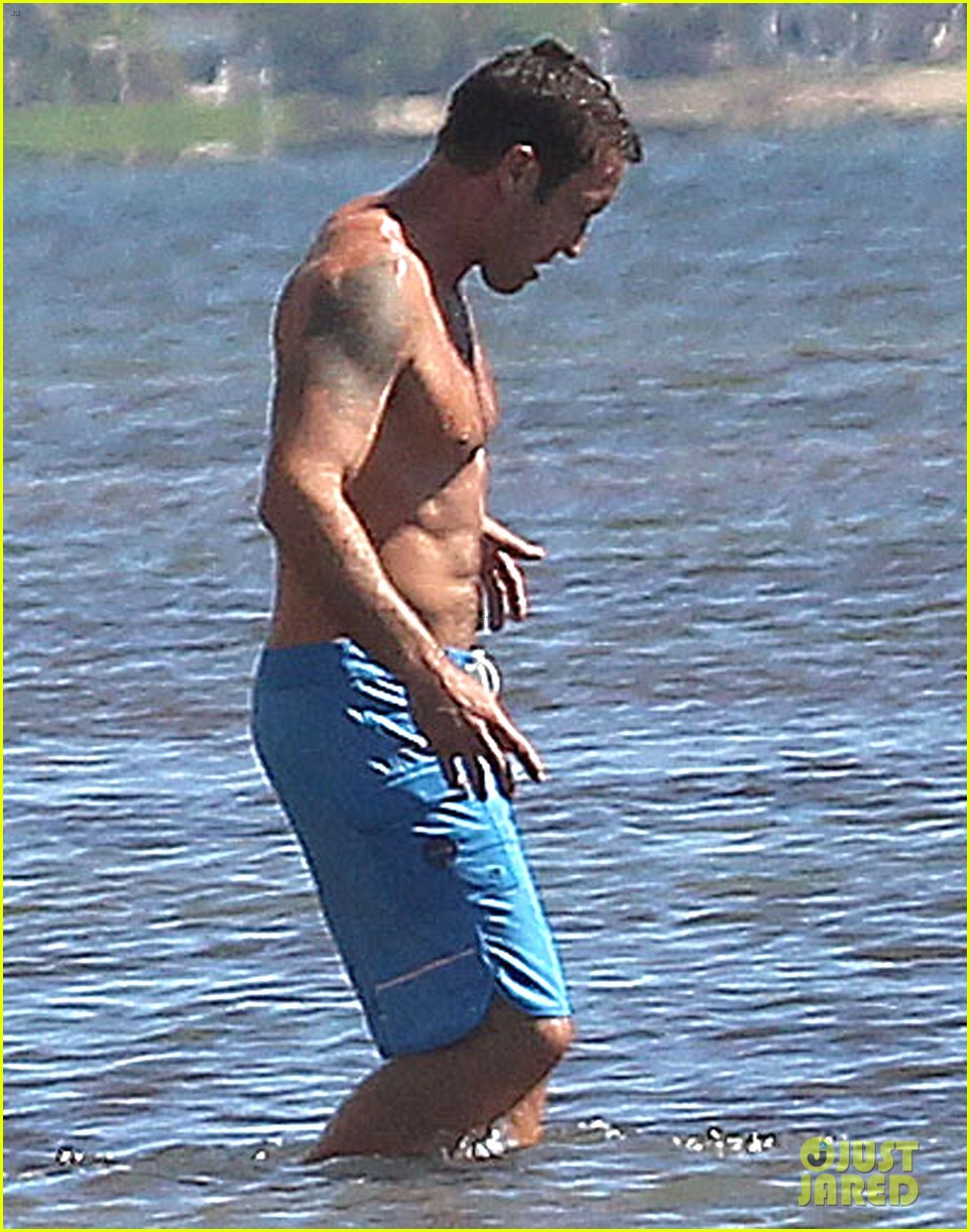 Alex O'Loughlin Bares Hot Shirtless Bod on 'Hawaii Five-0' Set!