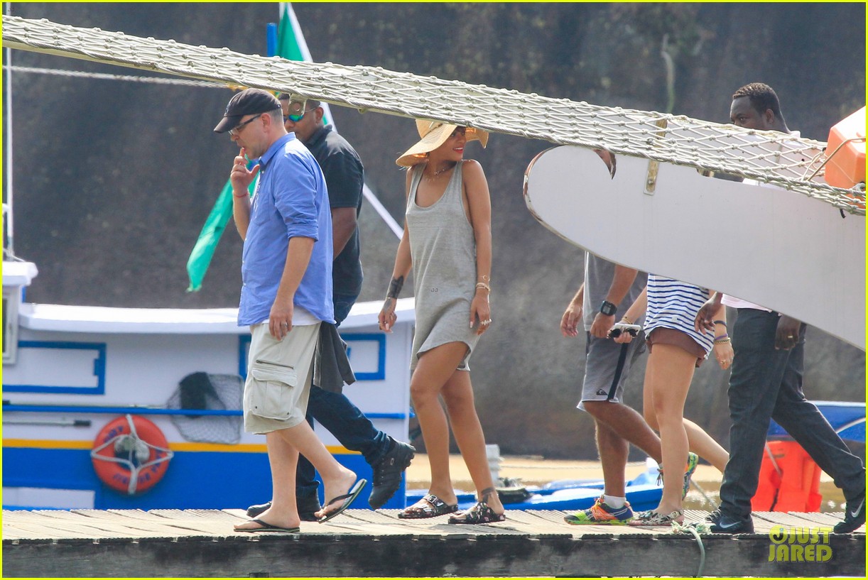 Rihanna Bares Flat Tummy in Rio de Janeiro!