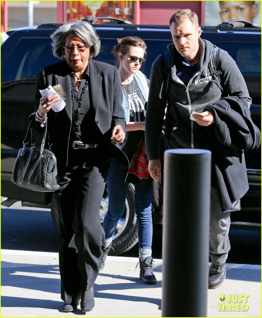 Kristen Stewart Catches a Flight Amid 'Equal' Casting News!