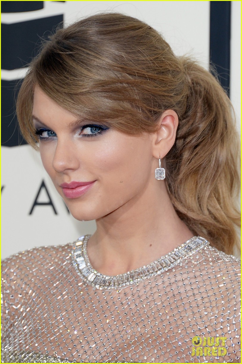 Taylor Swift - Grammys 2014 Red Carpet
