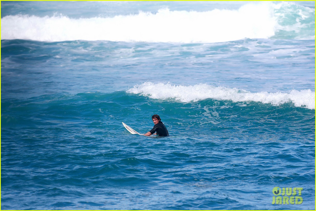 Charlize Theron & Sean Penn Relax on the Beach in Hawaii!