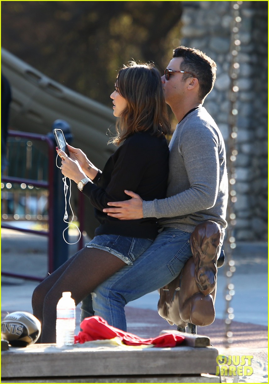 Jessica Alba Reteaming with Kevin Connolly for 'Wright Girls'!