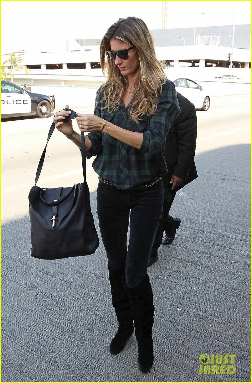 Gisele Bundchen Wants to Back Up Dance for Rihanna!