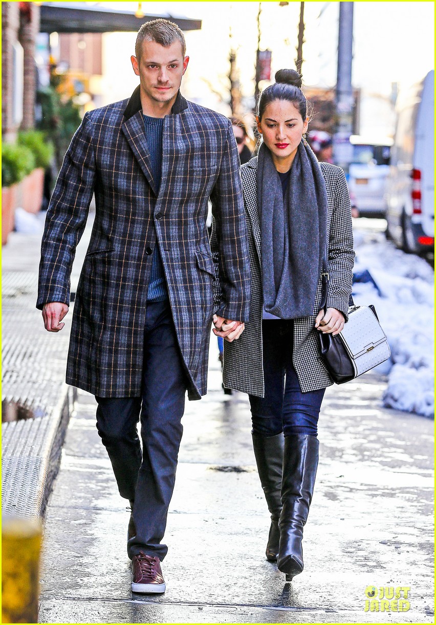 Olivia Munn & Joel Kinnaman Hold Hands on Wet Valentine's Day!
