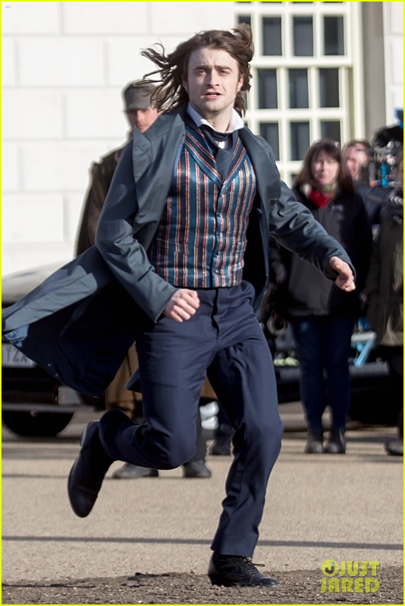 Daniel Radcliffe's Long Hair Reminds Us of Sirius Black!