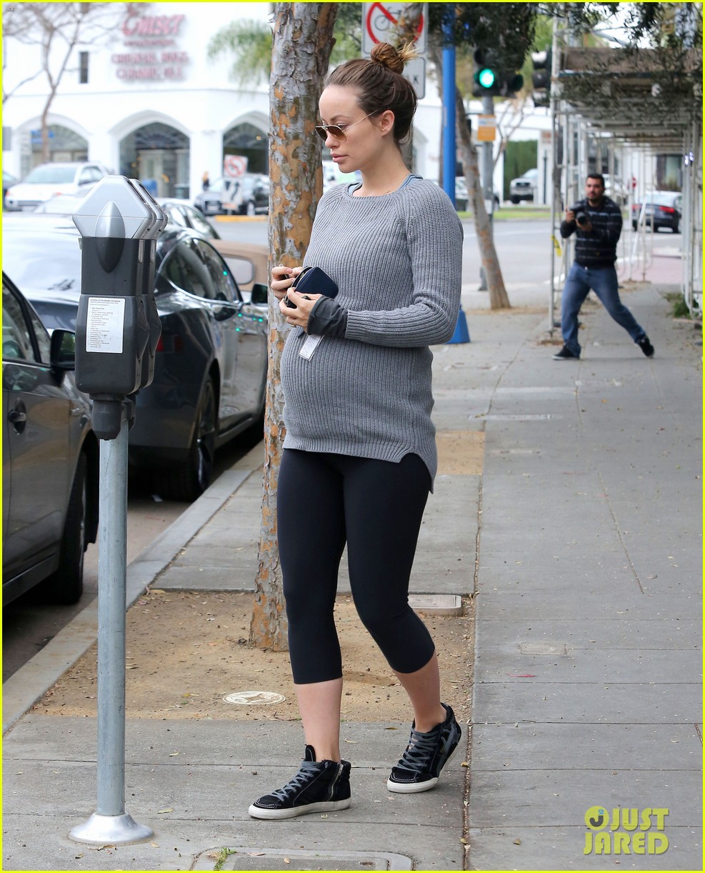 Jason Sudeikis Beats Olivia Wilde on 'Hollywood Game Night'!