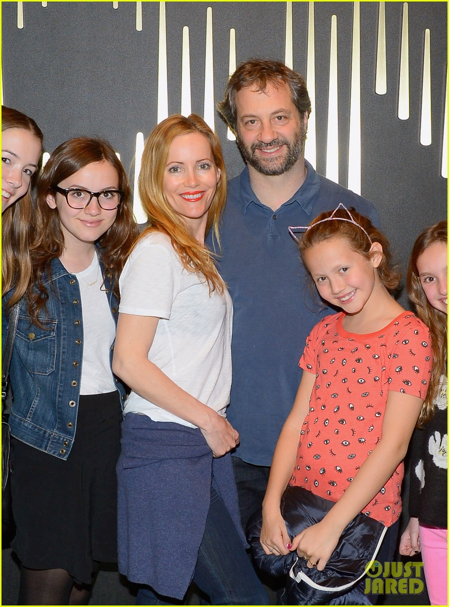 Leslie Mann Celebrates 42nd Birthday in Vegas with Her Family!