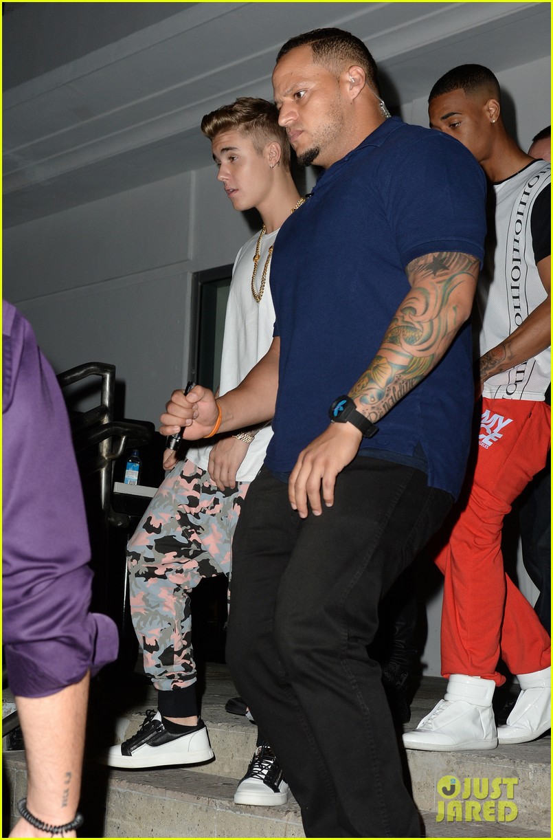 Justin Bieber Treats Austin Mahone to Dinner for 18th Birthday!