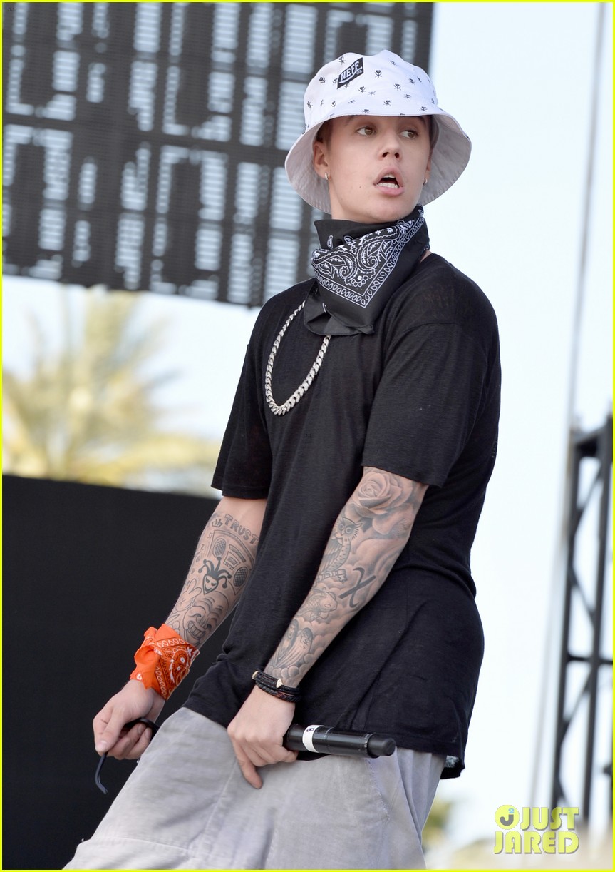 Justin Bieber Surprises Coachella Crowd with Chance The Rapper! (Video)