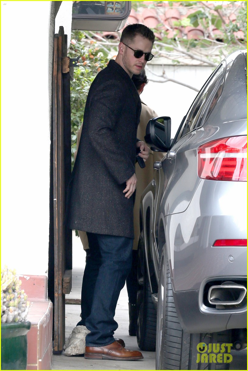 Pregnant Ginnifer Goodwin Steps Out with Wedding Ring & Husband Josh Dallas!