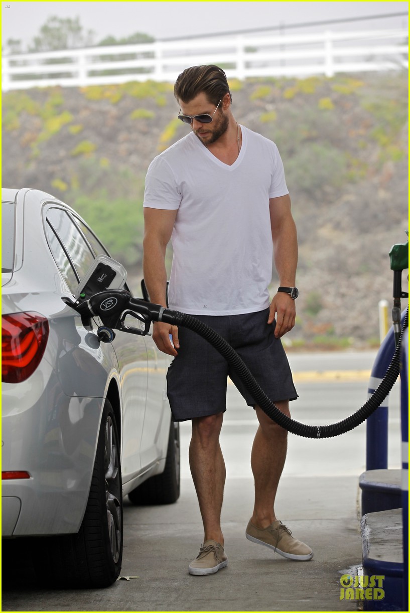 Conan O'Brien Says Chris Hemsworth Must Win Shirtless Performance at MTV Movie Awards 2014!