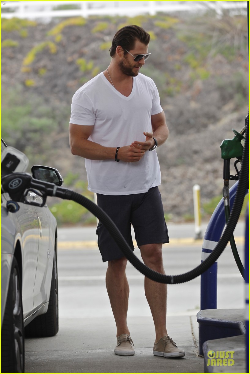Conan O'Brien Says Chris Hemsworth Must Win Shirtless Performance at MTV Movie Awards 2014!