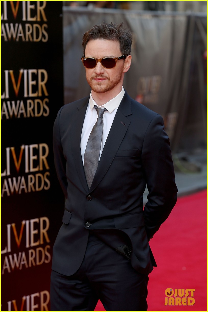 Tom Hiddleston Loses at the Olivier Awards, But He's a Winner in Our Eyes!