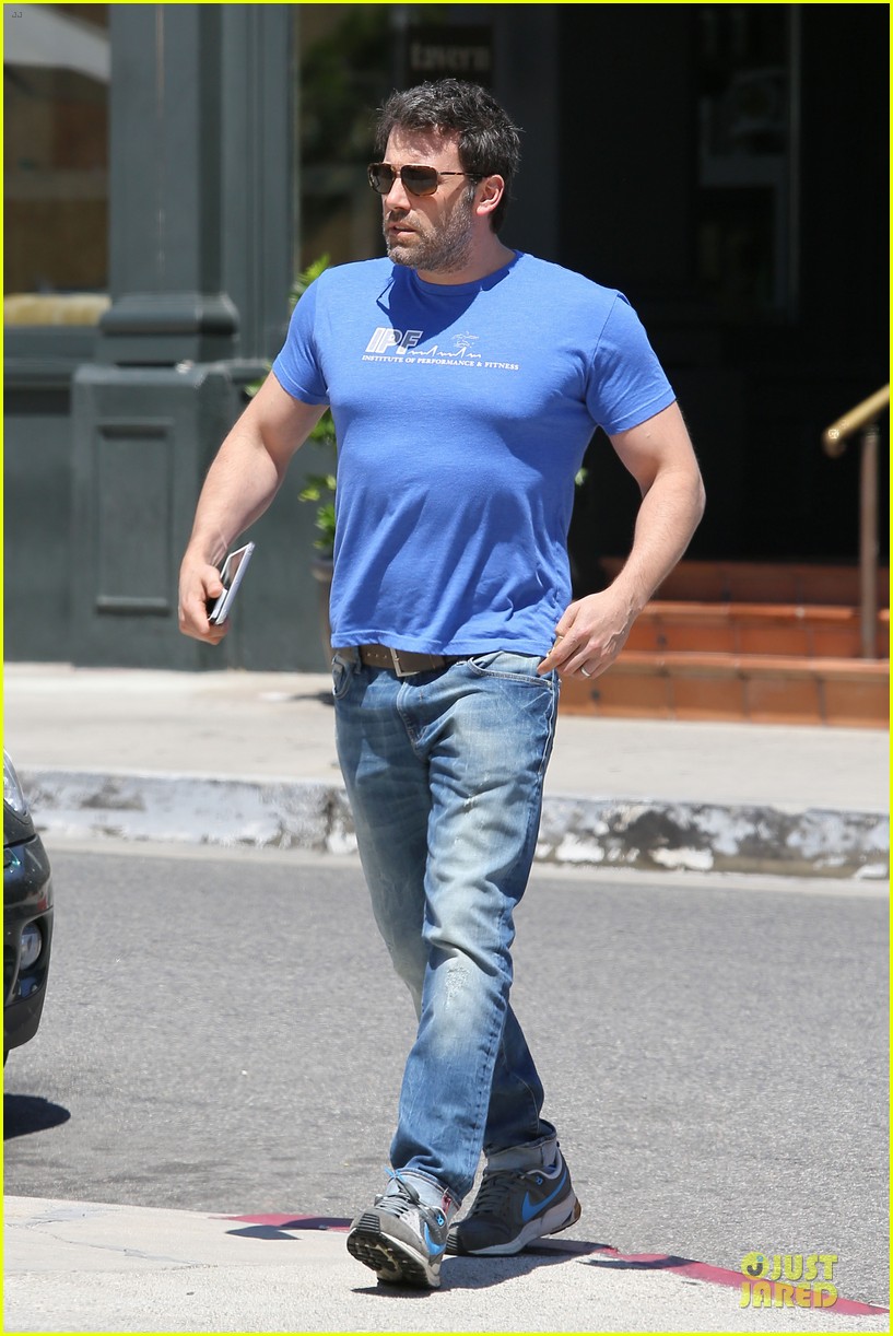 Ben Affleck Proudly Flaunts His Buff Body in Tight Blue Tee!