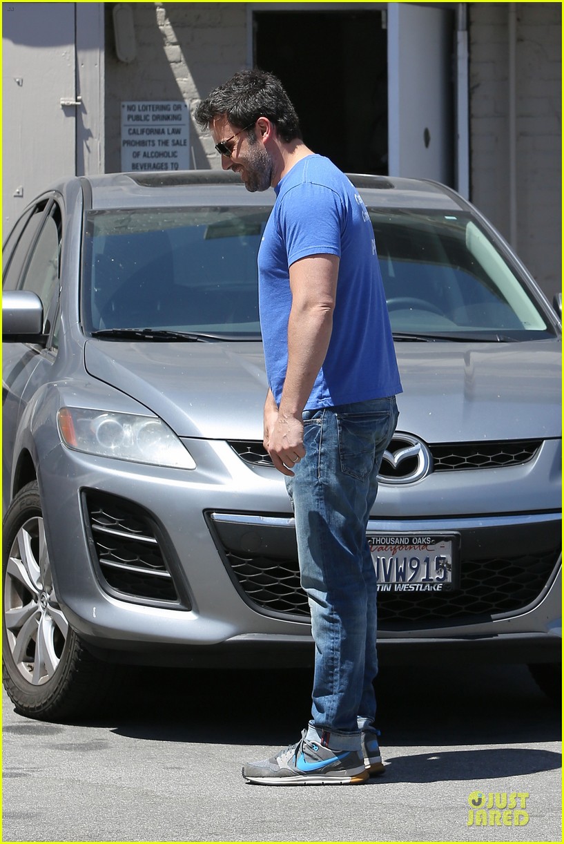 Ben Affleck Proudly Flaunts His Buff Body in Tight Blue Tee!