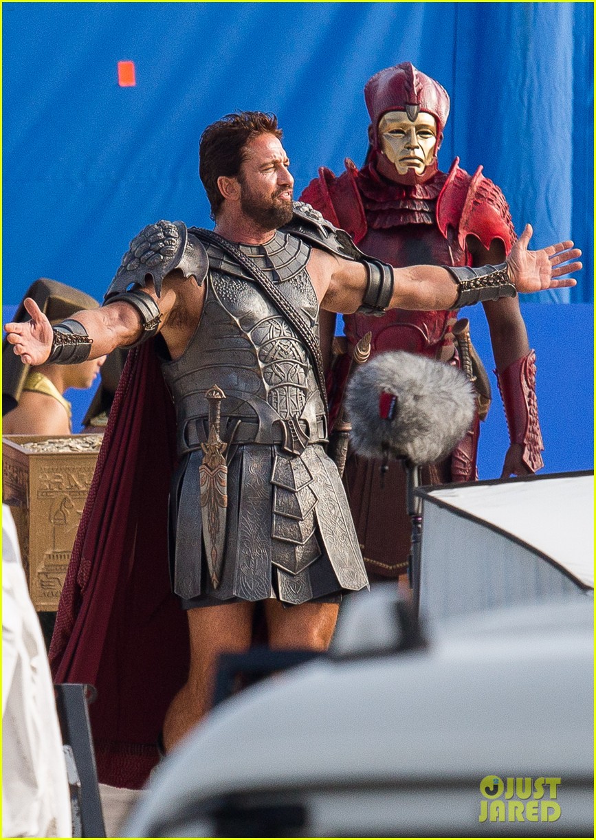 Gerard Butler Gets God-Like on the 'Gods of Egypt' Set