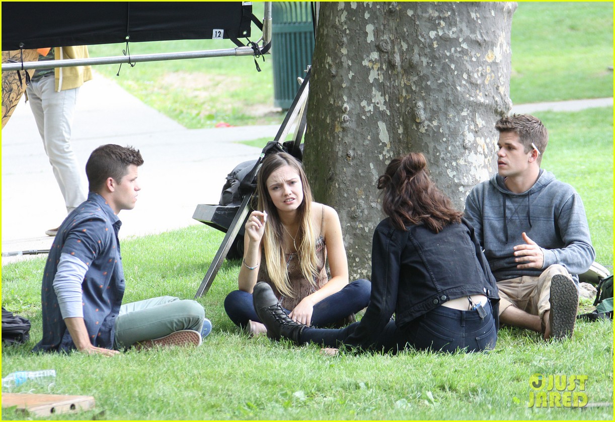 Max & Charlie Carver Feed Each Other on 'Leftovers' Set