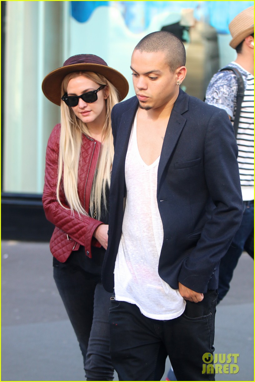 Ashlee Simpson Joins Fiance Evan Ross in Paris for 'Mockingjay' Filming!
