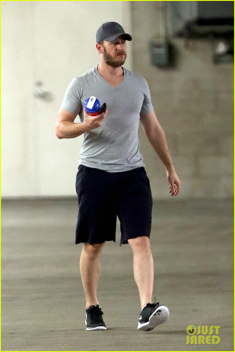 New Dad Josh Dallas Brings His Super Scruffy Beard to the Gym