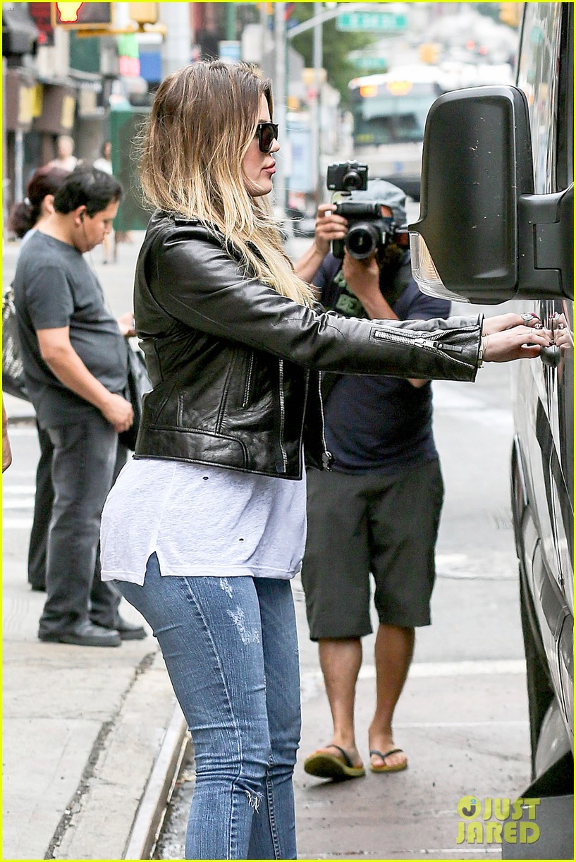 Khloe Kardashian & Boyfriend French Montana Make a Dunkin' Donuts Pit Stop!