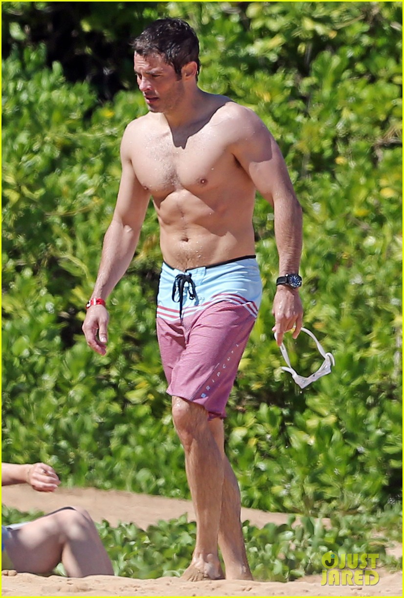 Shirtless James Marsden Shows Off Ripped Body in Hawaii!