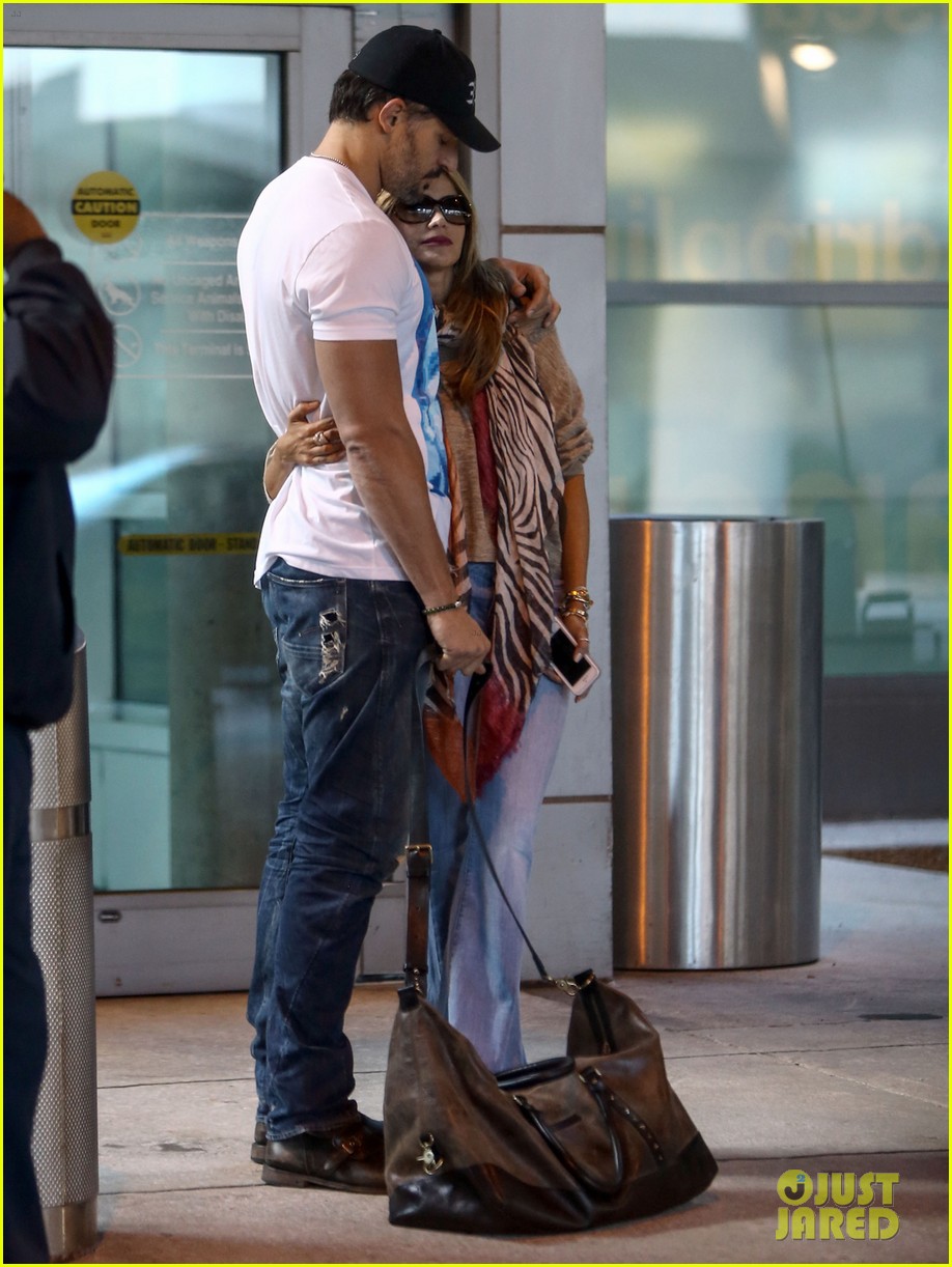 Sofia Vergara & Joe Manganiello Kiss, Engage in PDA at the Airport!
