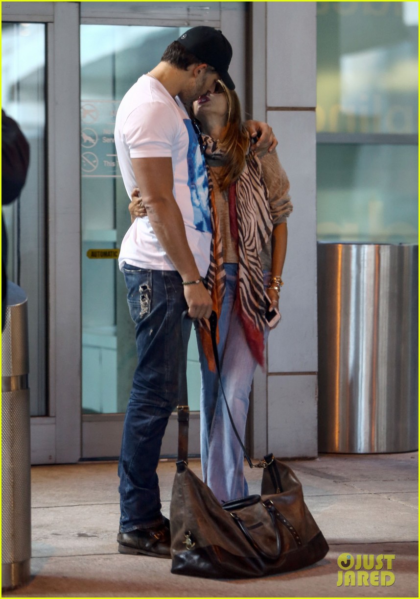 Sofia Vergara & Joe Manganiello Kiss, Engage in PDA at the Airport!