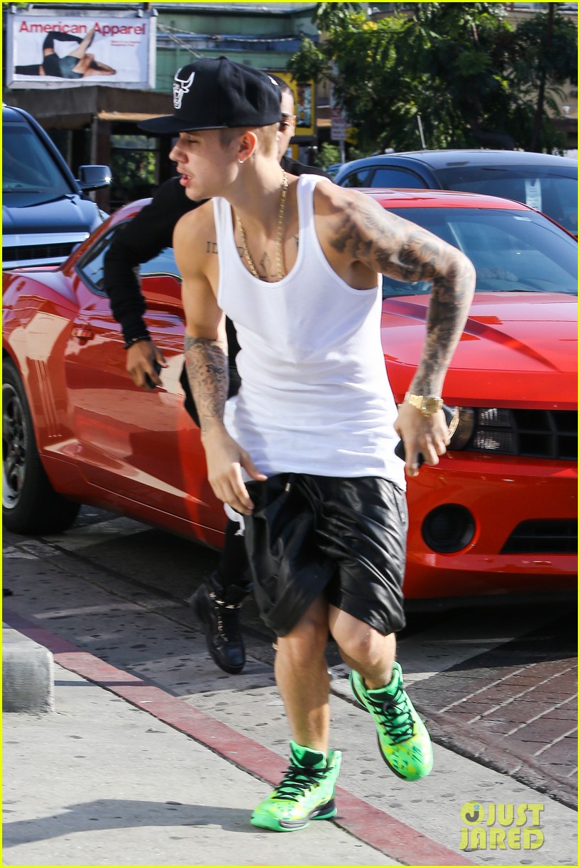 Justin Bieber May Put Out an Acoustic Album!