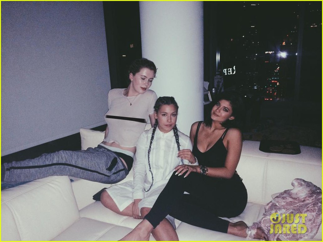 Kendall Jenner Jets to NYC While Kylie Hangs with Ireland Baldwin!
