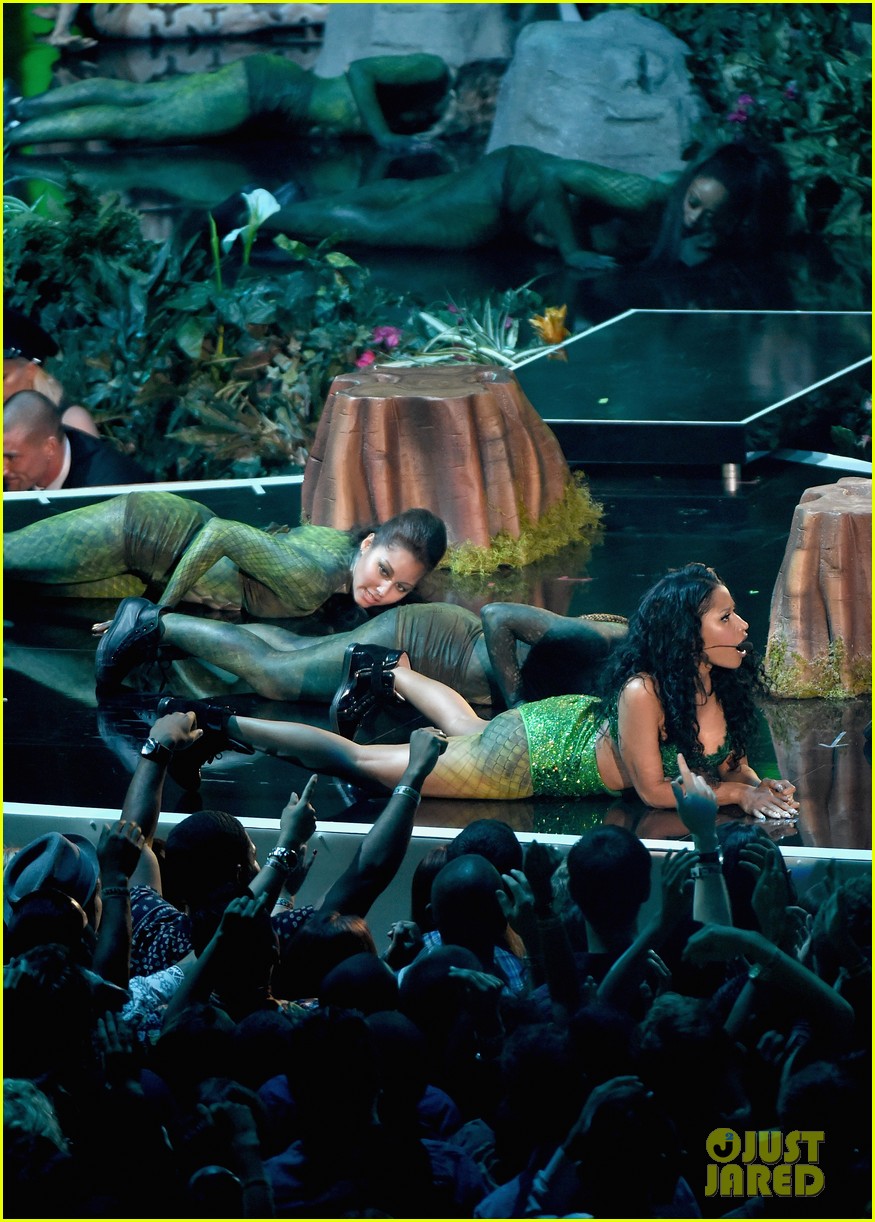 MTV VMAs 2014 Opening Peformance with Ariana Grande, Nicki Minaj, & Jessie J - WATCH NOW!