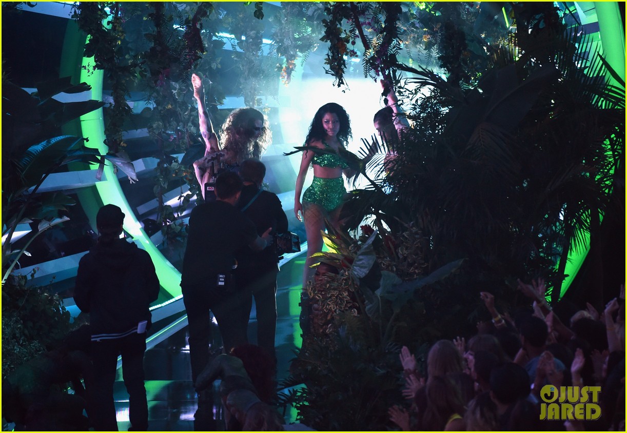 MTV VMAs 2014 Opening Peformance with Ariana Grande, Nicki Minaj, & Jessie J - WATCH NOW!