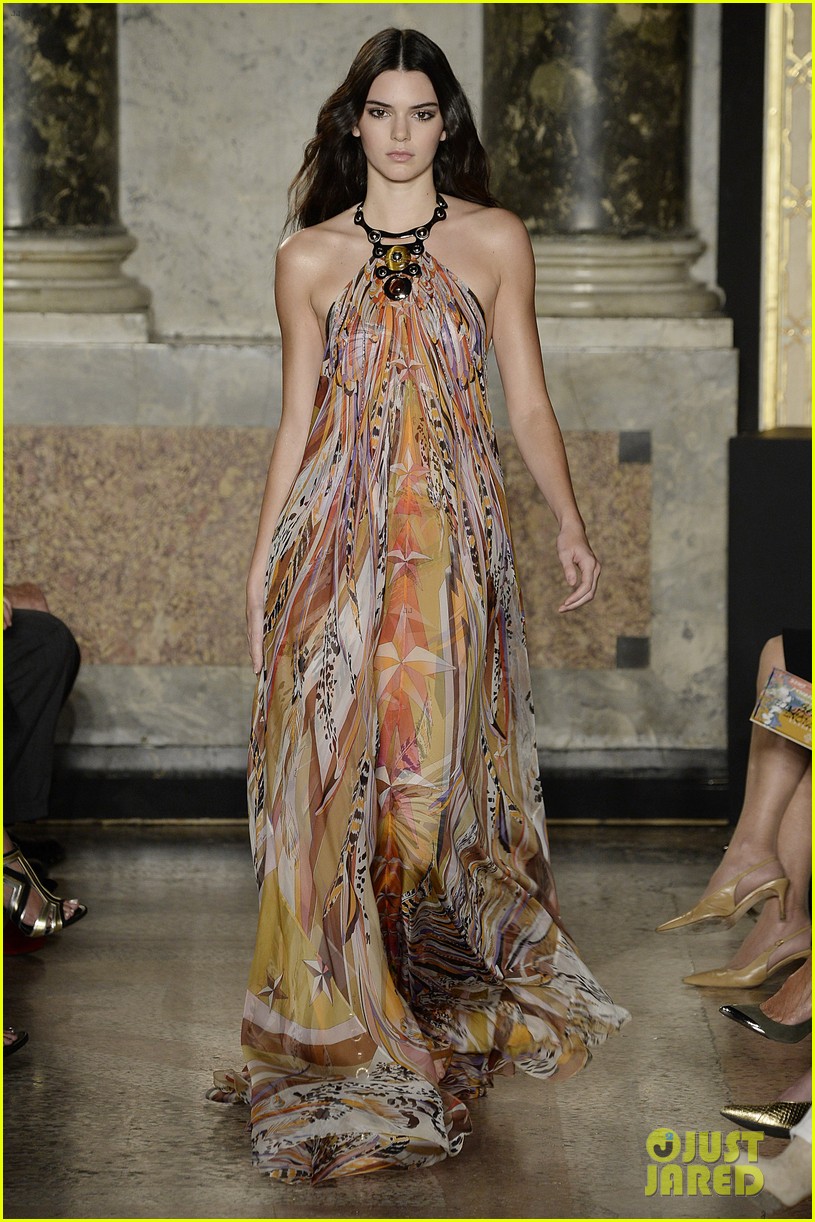 Kendall Jenner Continues to Take Milan Fashion Week By Storm!