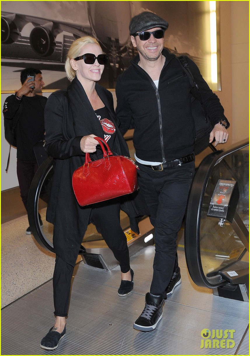 Jenny McCarthy & Donnie Wahlberg Share a Look of Love & Look Adorable