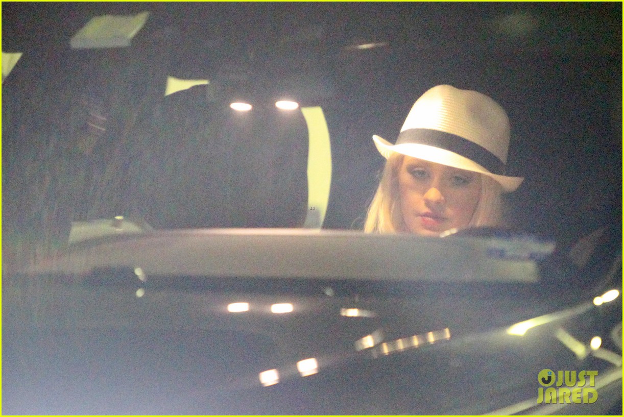 Rihanna & Christina Aguilera Dine Tables Away at Same Restaurant!