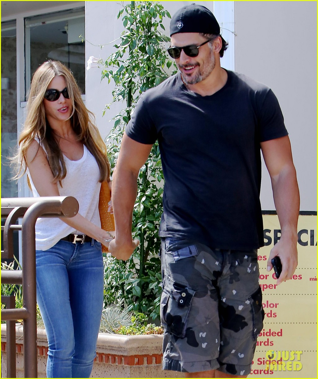 Sofia Vergara & Joe Manganiello Look Happy After She is Named Highest-Paid TV Actress For Third Straight Year!