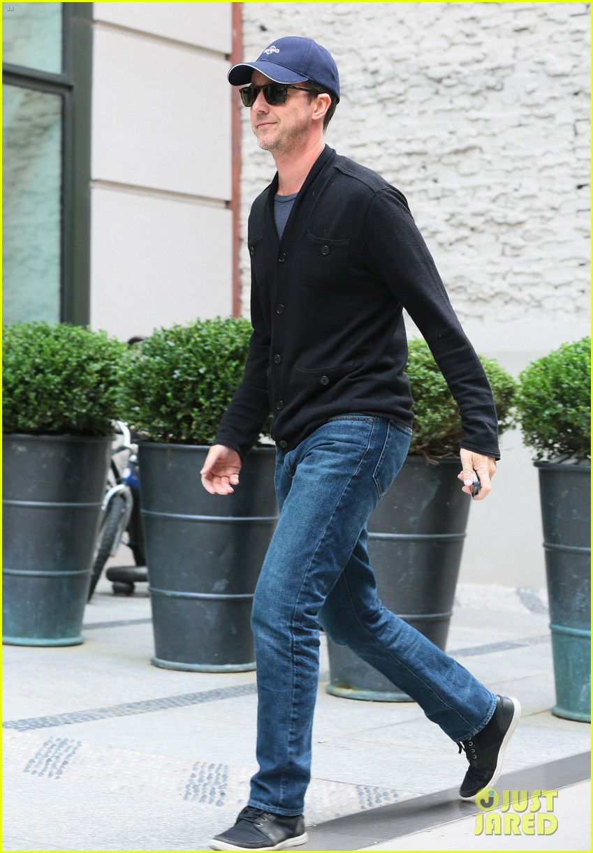 Edward Norton Gets Coffee with Michael Keaton in New 'Birdman' Clip - Watch Now!