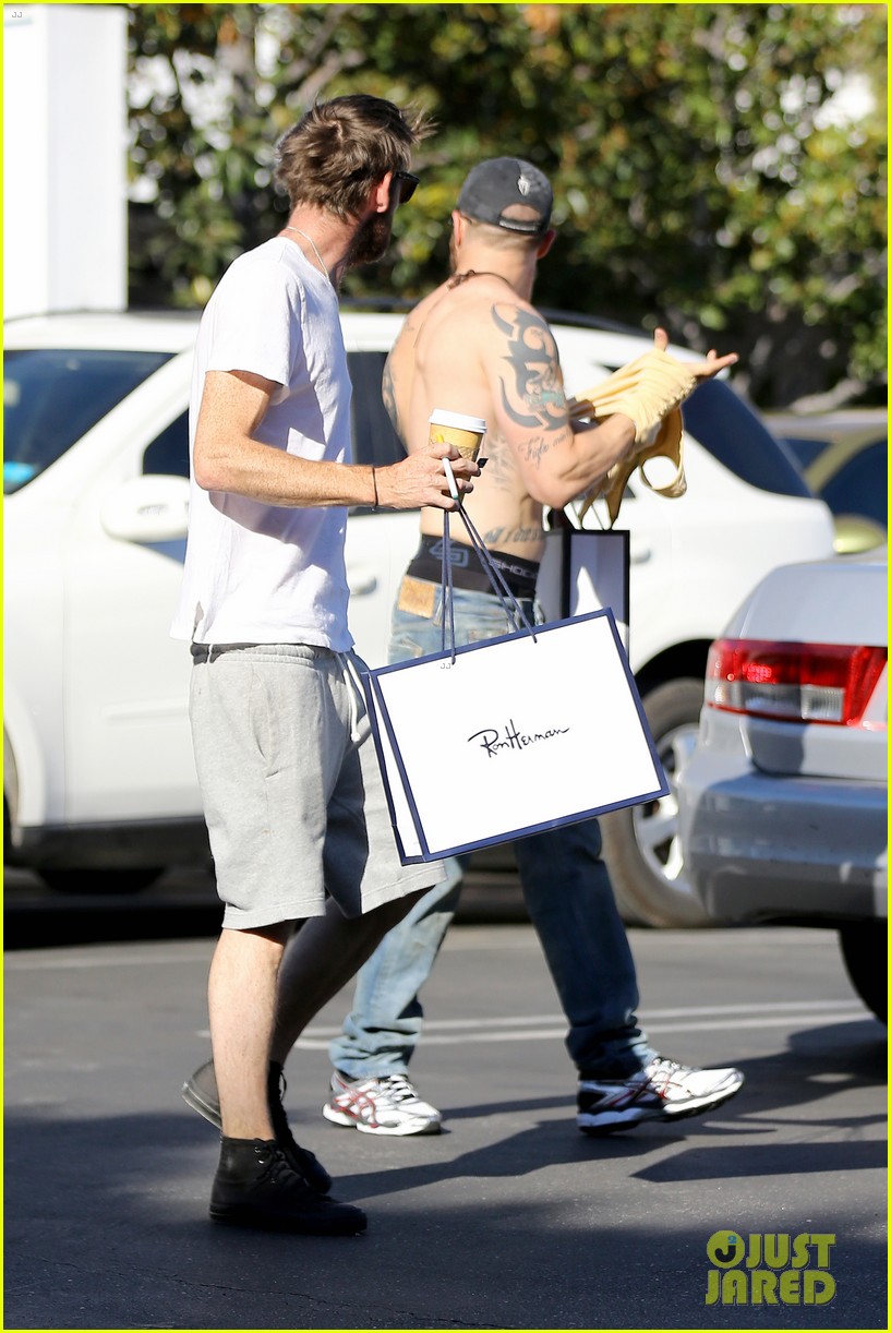 Tom Hardy Shows Off Shirtless Tattooed Body On Shopping Trip