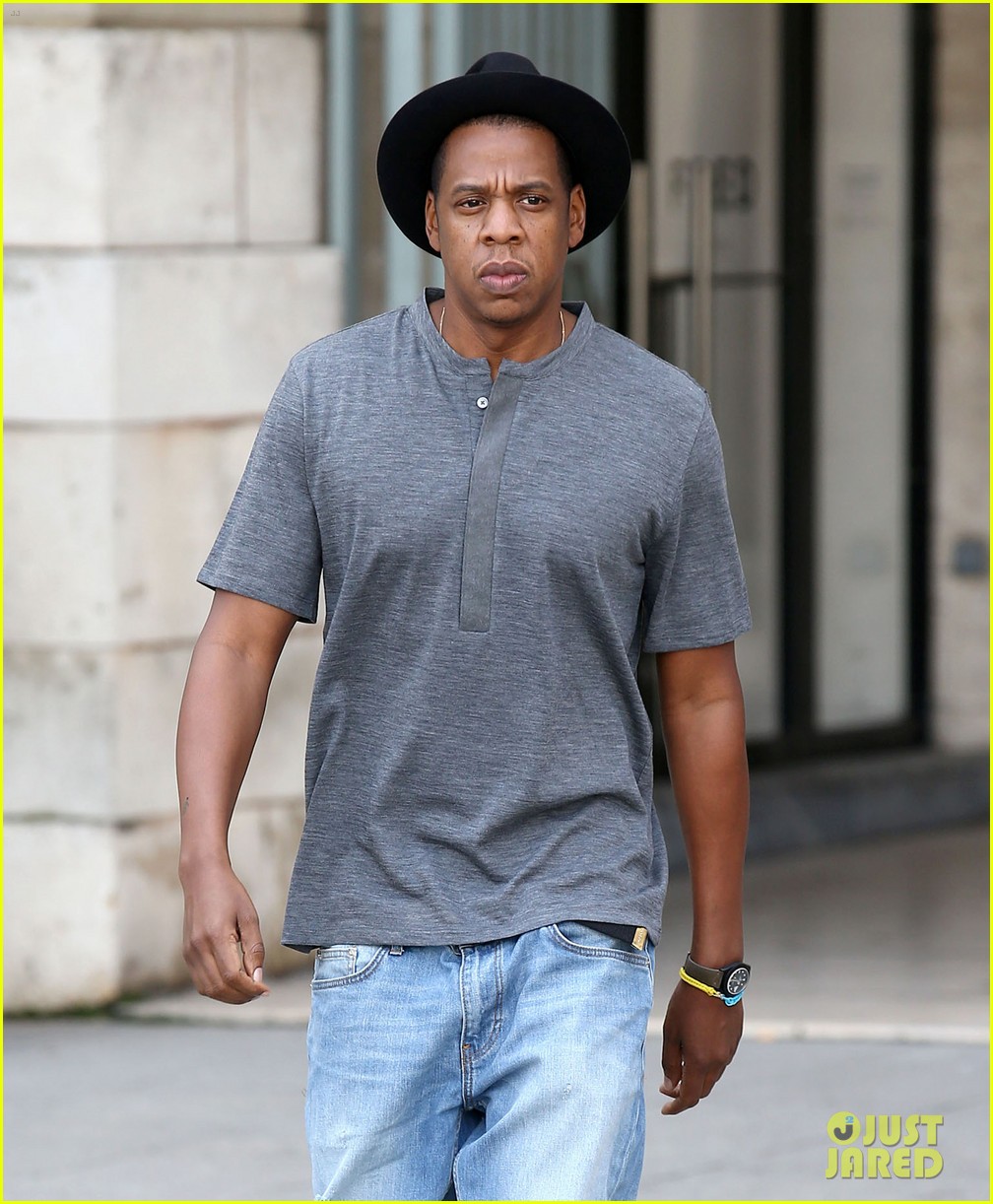 Jay Z Gives Amazing Response to a Tourist Who Didn't Know Who He Was!
