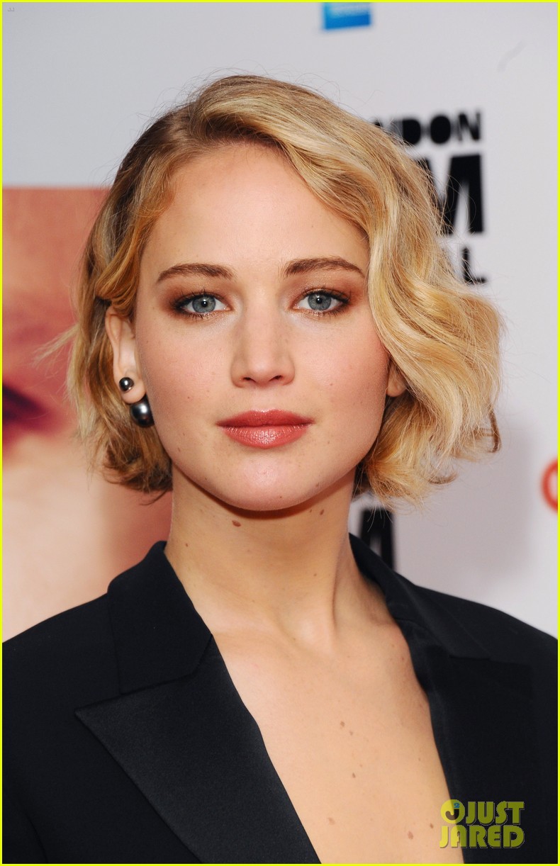 Jennifer Lawrence Is Chic & Gorgeous at 'Serena' London Premiere