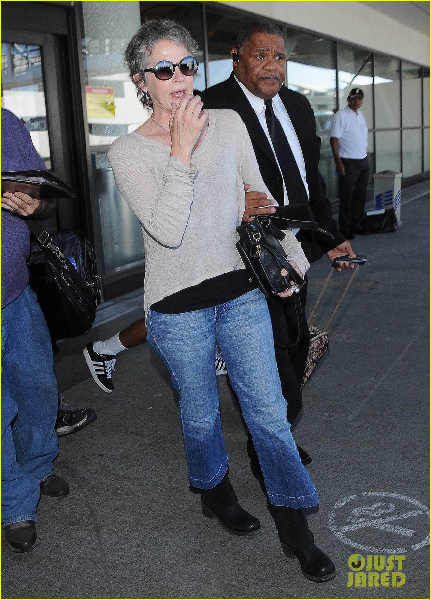 does andrew lincoln smoke cigarettes The Walking Dead's Andrew Lincoln & Norman Reedus Fly Into L.A. Ahead of  Season 5! - Just Jared - Celebrity News and Gossip