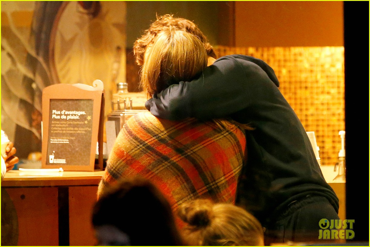 Andy Murray Shares Super Sweet Moment with Longtime Love Kim Sears in Paris