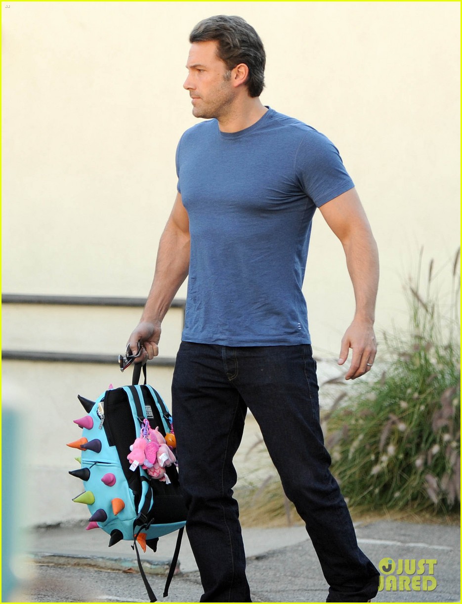 Ben Affleck's Batman Body is Buff Beyond Belief!