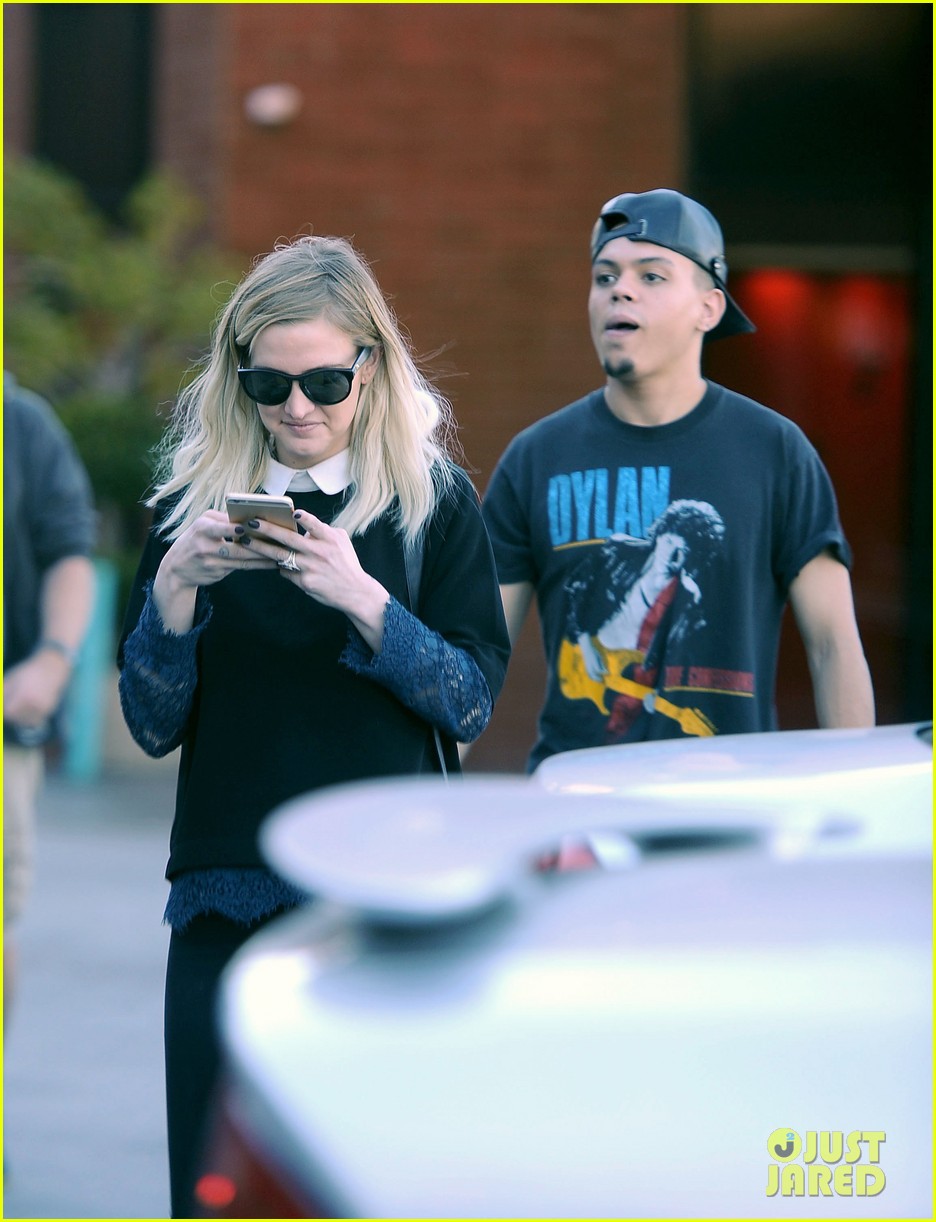 Ashlee Simpson & Evan Ross Get Some Major Shopping Done Before Thanksgiving