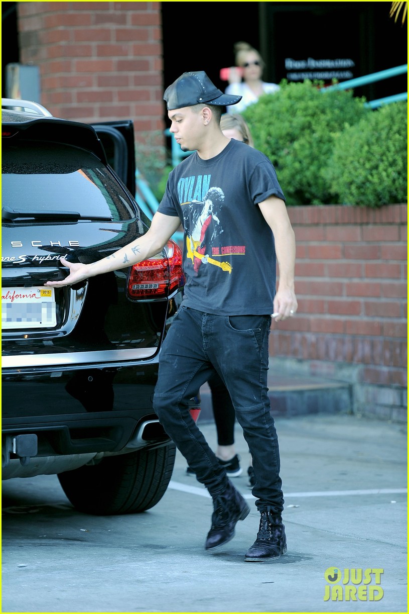 Ashlee Simpson & Evan Ross Get Some Major Shopping Done Before Thanksgiving
