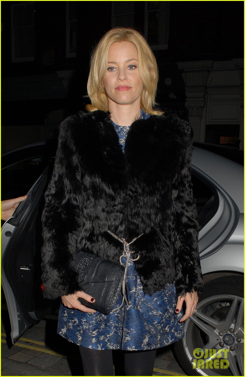 Elizabeth Banks & Julianne Moore Bring Their Style to 'Mockingjay' London Premiere!